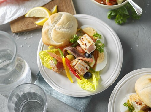 Salade Niçoise met blokjes geroosterde witte tonijn