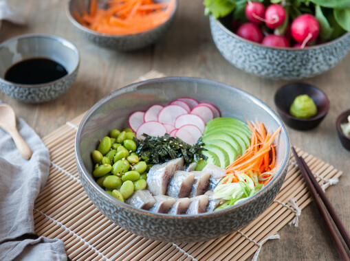 Sushi bowl met haring