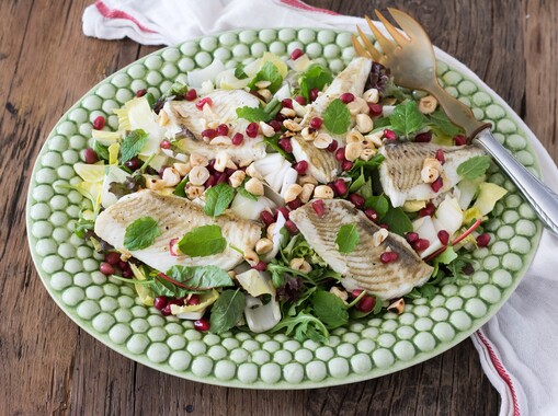 Salade met schol en hazelnoten